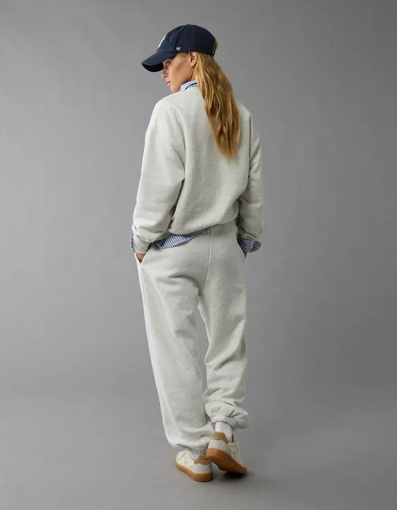 AE Everyday Luxe Sweatpant - Image 3
