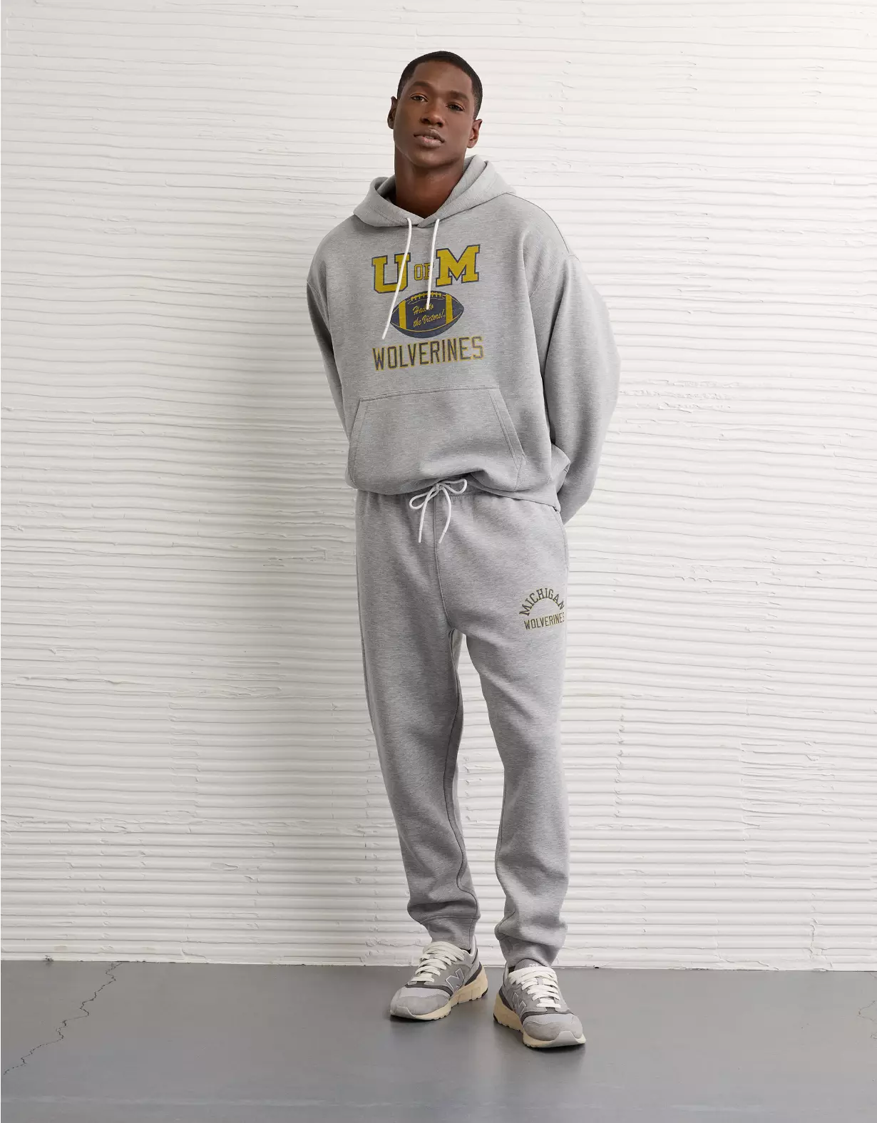 AE 24/7 Michigan Wolverines Graphic Jogger